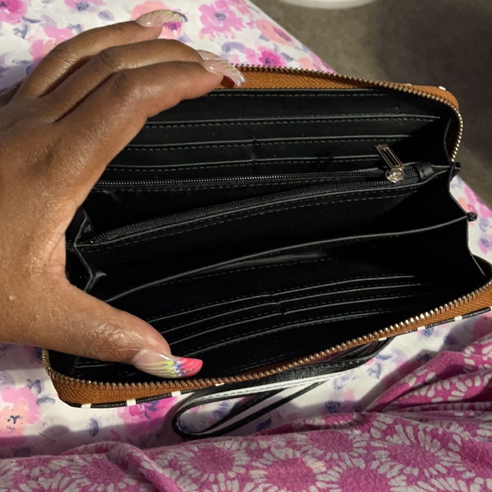 Guess zip around wallet wristlet - Picture 7 of 7